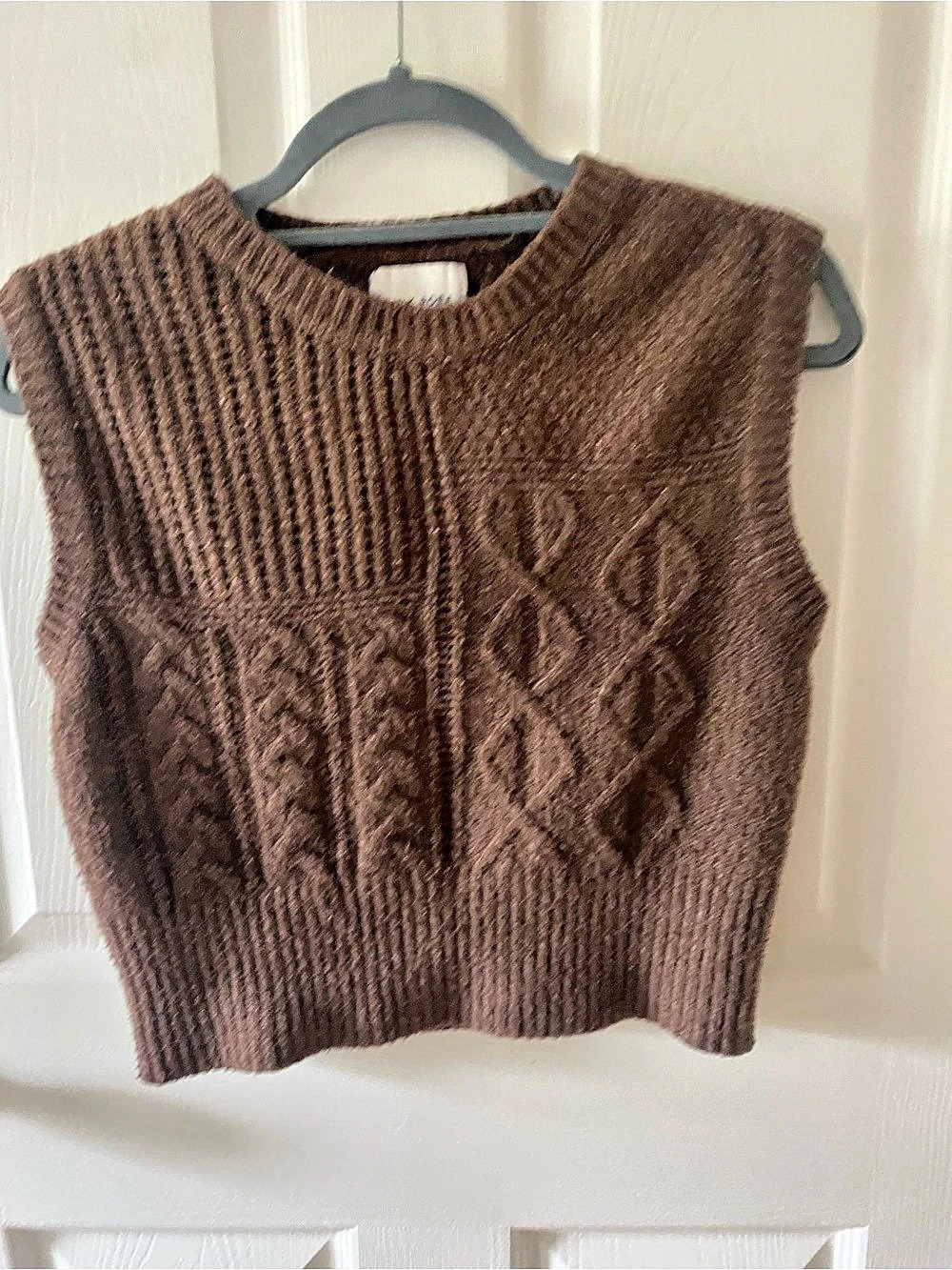 Pink Rose Cable Knit Sweater Vest in Brown Size Medium Like New